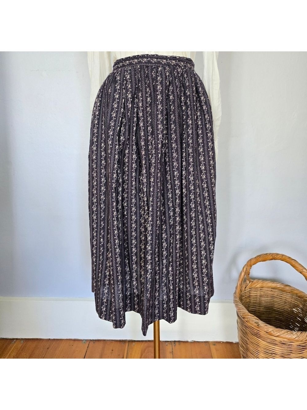 Vintage Cottage-Core Floral Pleated Midi Skirt
